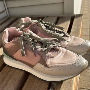 Stylish Pink and Green Women's Sneakers